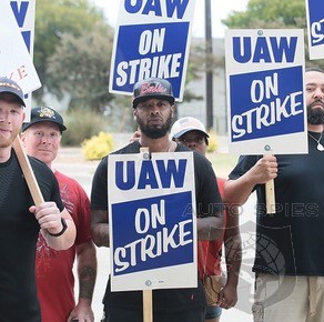 Labor Board Clears Tesla Of Union Busting Claims